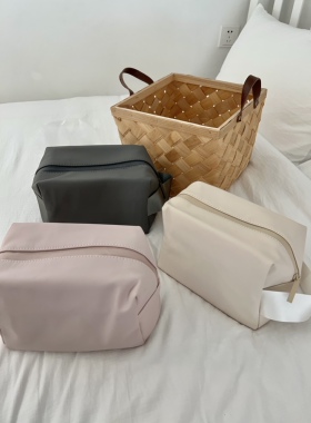 大大大容量化妆包pu皮防水多功能洗漱包粉色米色纯色手提包