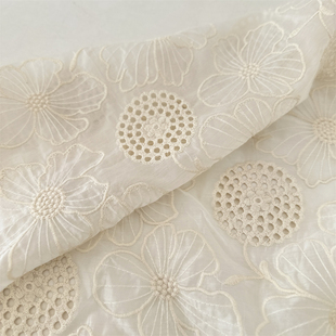 饰柔软布料 裙子面料米白色棉布门帘装 布亦 镂空刺绣花朵工艺衬衫