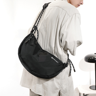 新款潮流休闲饺子包女日系中性斜挎包男士单肩包挎包国潮背包包
