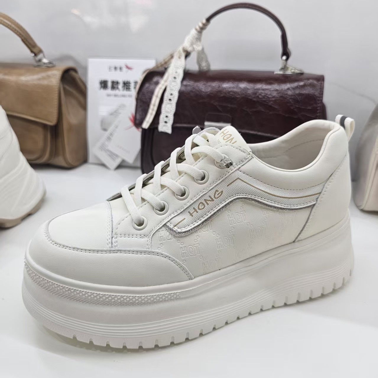 专柜正品女鞋红蜻蜓REDDRAGONFLY新款舒适时尚休闲小白鞋跑步鞋