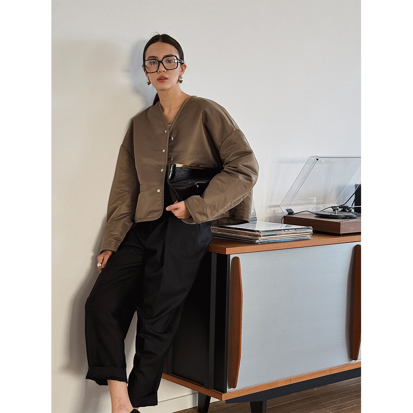 SOTHEA 2025年秋冬新品时髦V领短款落肩夹棉棉服短外套棉衣棉袄