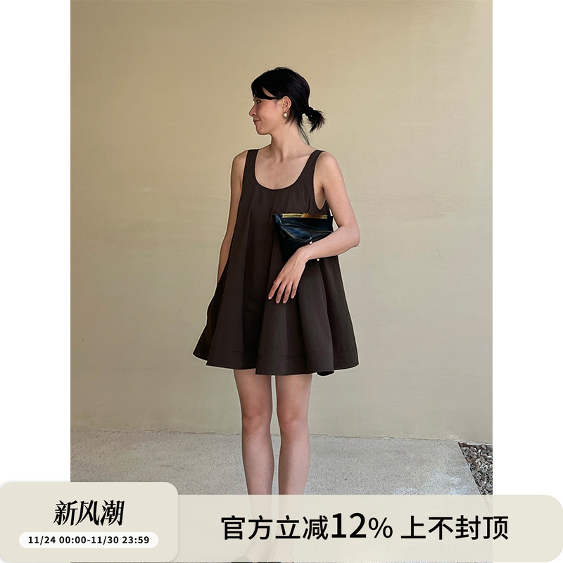 SOTHEA 2025年夏季法式时髦优雅大U领无袖A字伞摆高腰背心连衣裙