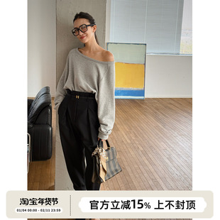 SOTHEA 时髦一字领露肩宽松慵懒短款长袖套头100%面内搭打底卫衣