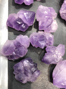 天然紫水晶花原石摆件乌拉圭紫晶簇矿石紫晶花2-3c m320元/公斤