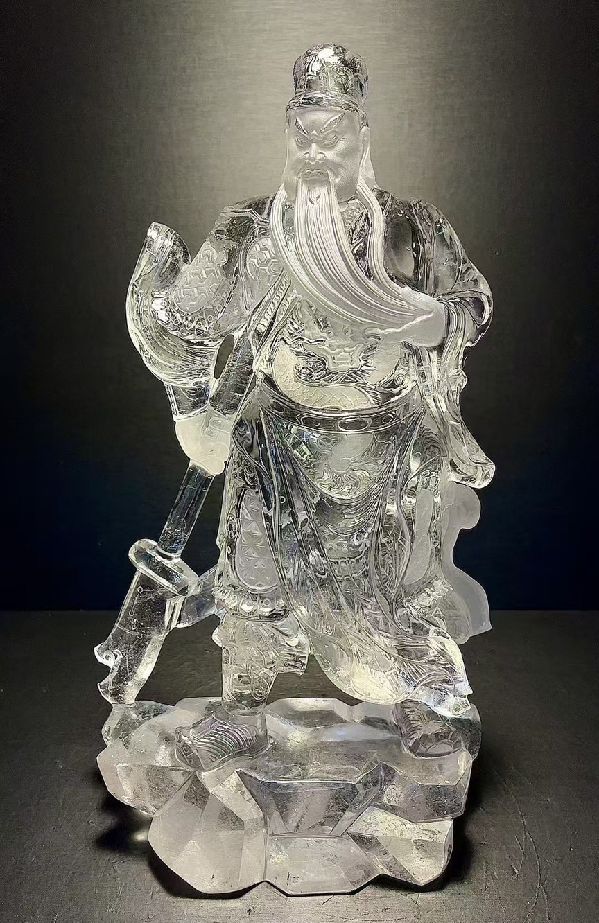 天然白水晶关公摆件 武财神关二爷摆件纯手工雕刻配黑檀木底座