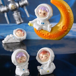 Dollhouse小布娃娃屋配件 场景模型拍摄道具卡通宇航员树脂小摆件