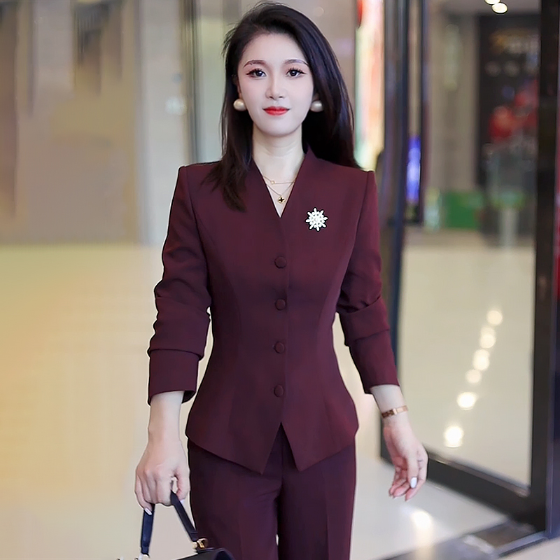 秋冬季2024新款女装今年流行安可拉红小香风气质职业套装显瘦