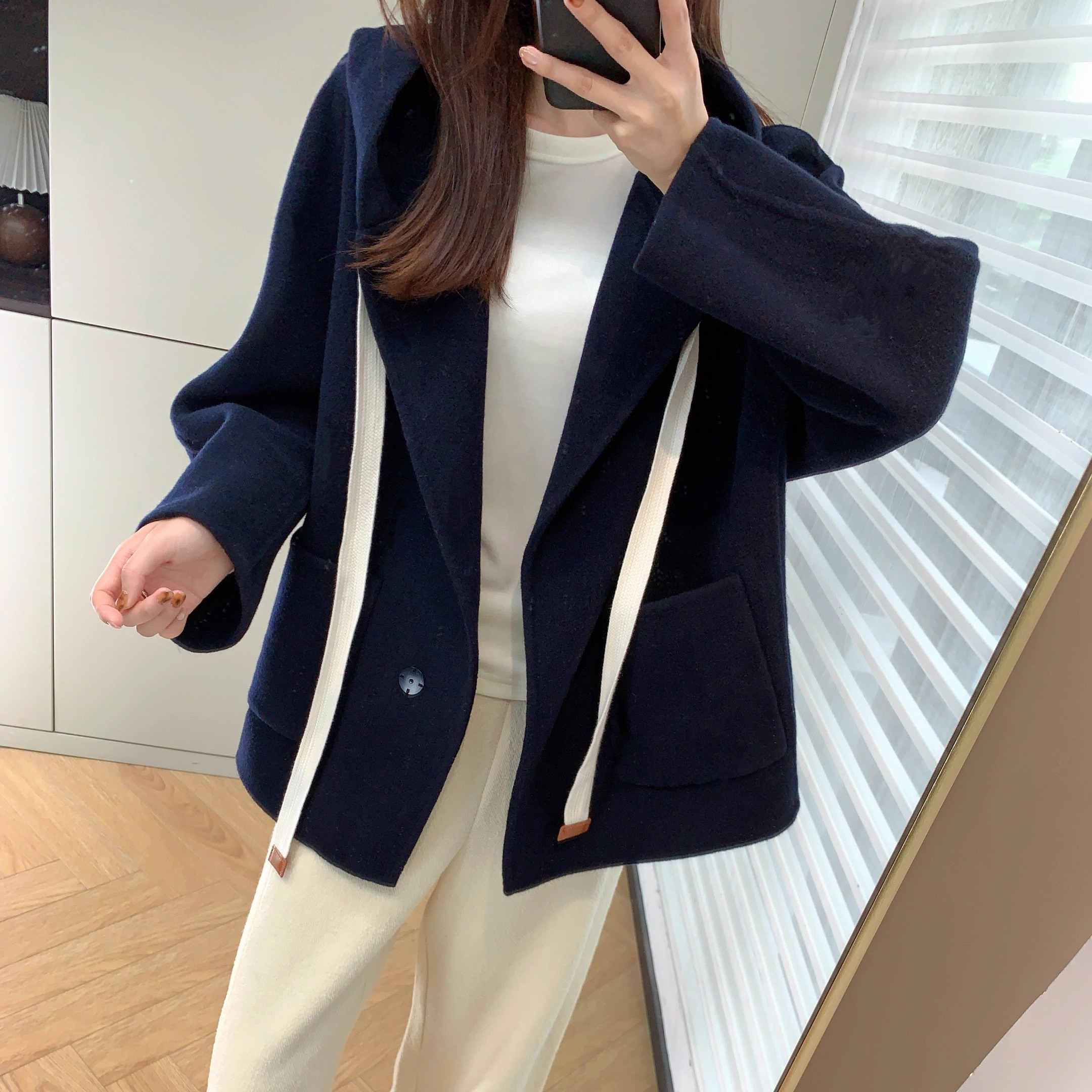 美丽诺羊毛双面呢连帽抽绳短大衣