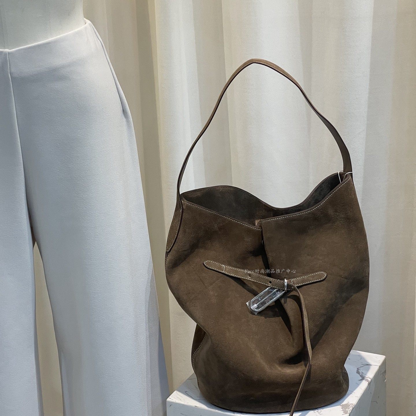 头层进口皮高丝光磨砂麂皮单肩腋下水桶包,箱包皮具/热销女包/男包,水桶包,淘宝优惠券,粉丝福利购,淘宝优惠卷