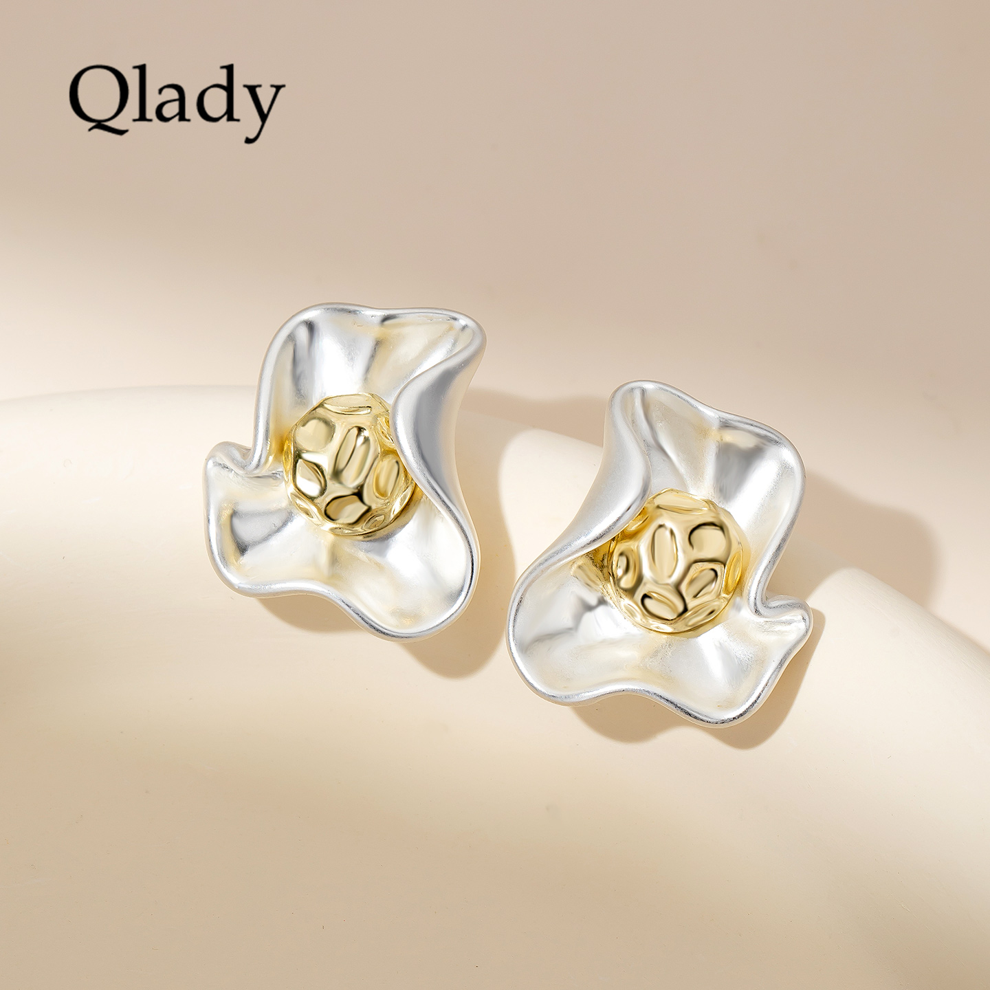 雏菊耳饰女银耳钉2025新款爆高级感气质大气小众设计感养耳洞耳环