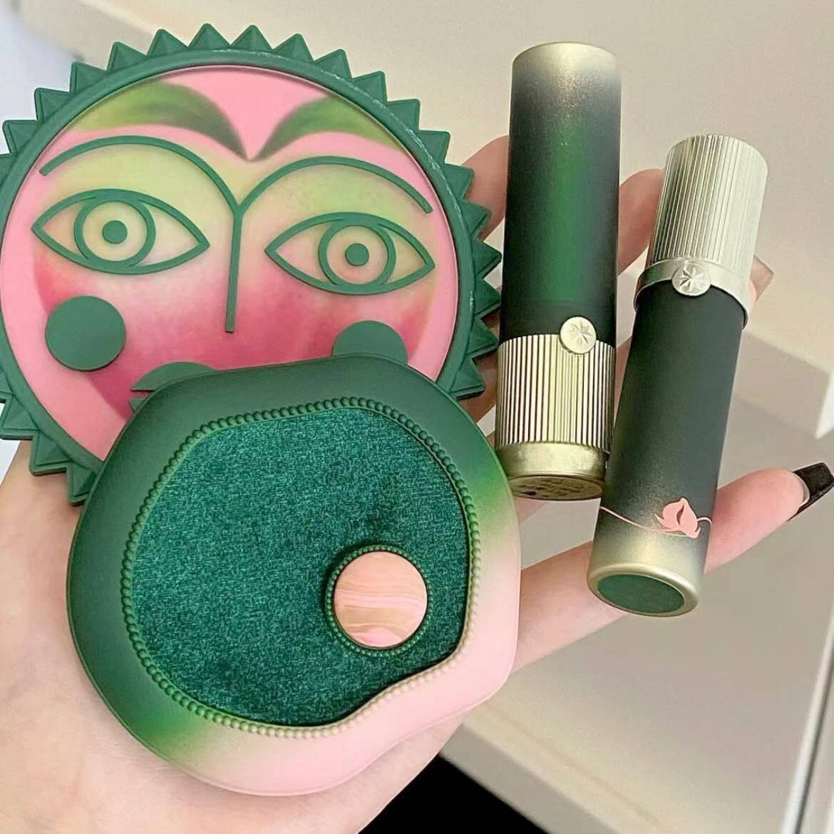 代发包邮~桃心盈滑镜面口红滋润保湿素颜显白学生党固体唇蜜唇膏