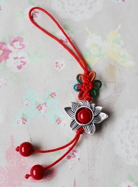 爆款饰品民族风藏族银礼盒小挂件莲花环红色中国结彩石手机链G030