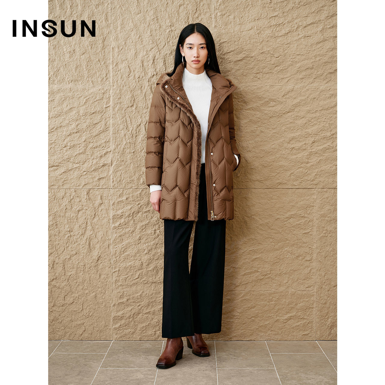 INSUN恩裳专选冬季水貂条三角花肌理长白山鹅绒服