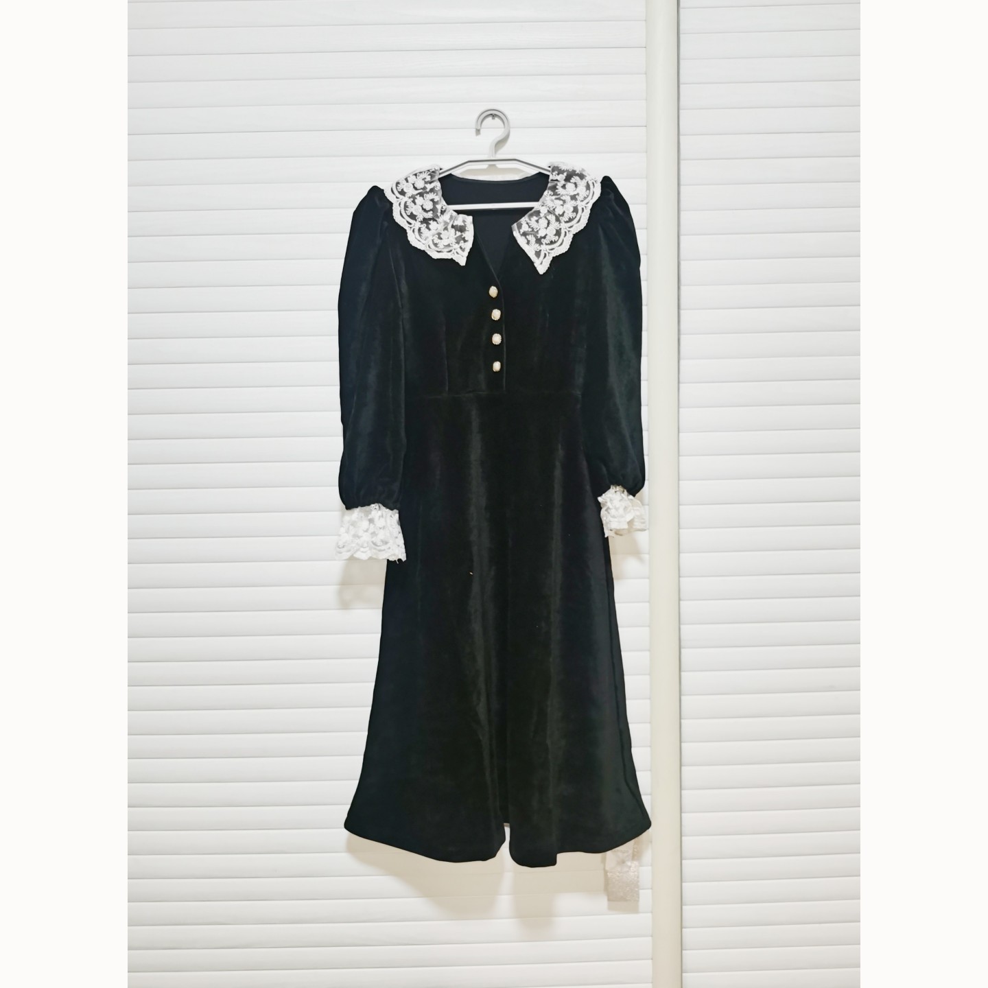 复古赫本风黑雪尼尔泡泡袖连衣裙