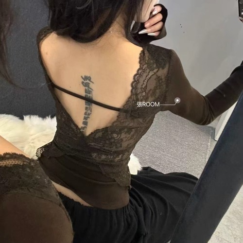 张ROOM冬2025新款性感蕾丝拼接V领打底衫衫露背修身显瘦纯欲上衣