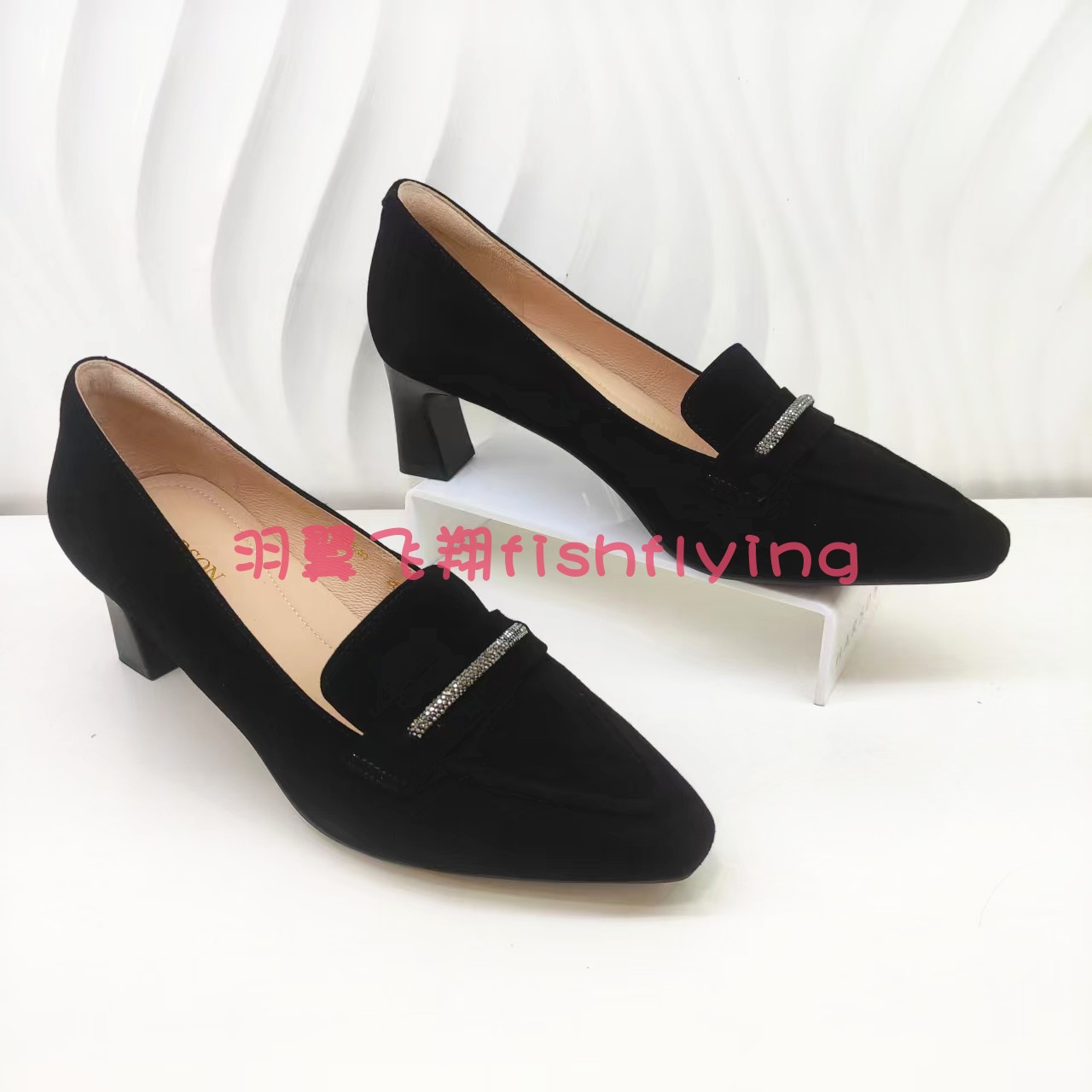 HL257909Harson/哈森专柜正品25春秋中口粗跟尖头钻羊翻皮女单鞋