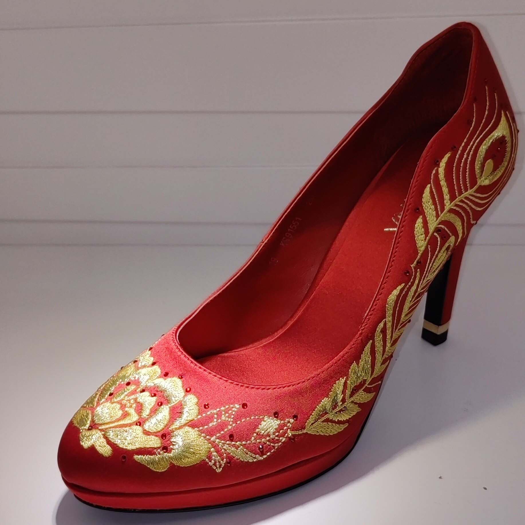 卡迪娜专柜正品细高跟大红色防水台牡丹凤凰刺绣中国风旗袍女婚鞋