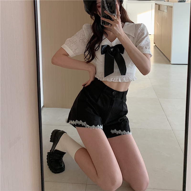 Real price ~ color contrast bow fabric pleated shirt + embroidered casual black shorts