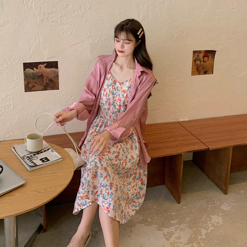 Real shot real price ~ Korean version lazy style leisure long sleeve shirt + gentle style floral suspender skirt suit