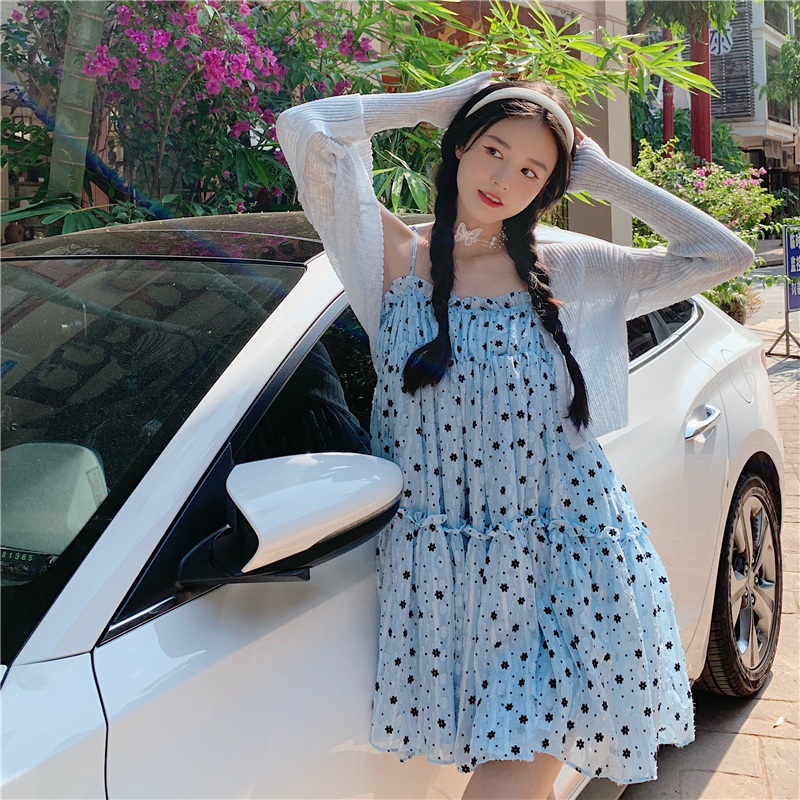 Real price ~ slim western style knitted cardigan + sweet wave point Auricularia edge shaggy suspender skirt