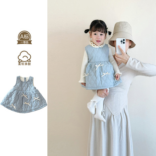 女宝宝2025冬季女童背心连衣裙婴幼儿纯色蝴蝶结洋气加绒夹棉裙子