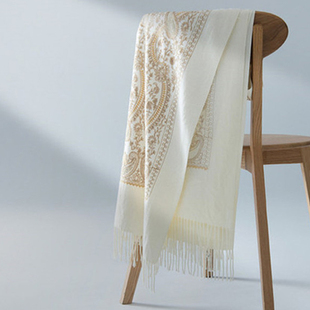 秋冬季刺绣花女大红披肩围巾加厚两用包容性大长款保暖重工斗篷