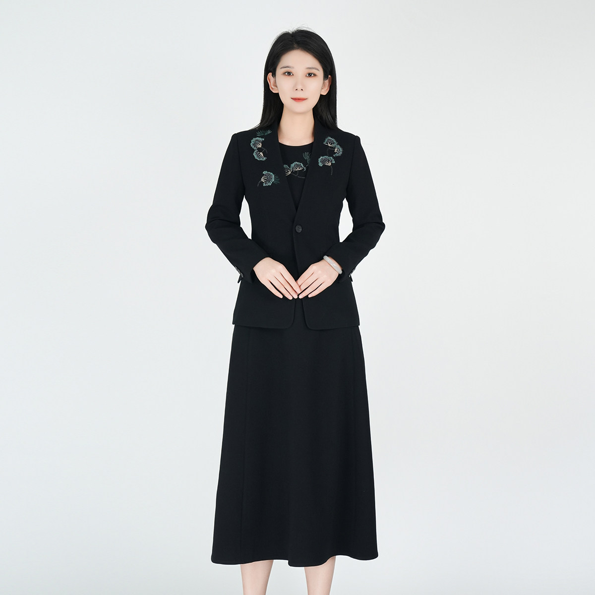 浒城古娘新款刺绣羊毛气质优雅圆领长袖新中式国风套装裙女春秋