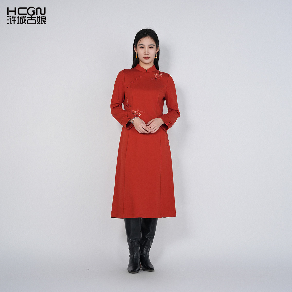 中国风刺绣显瘦气质百搭连衣裙