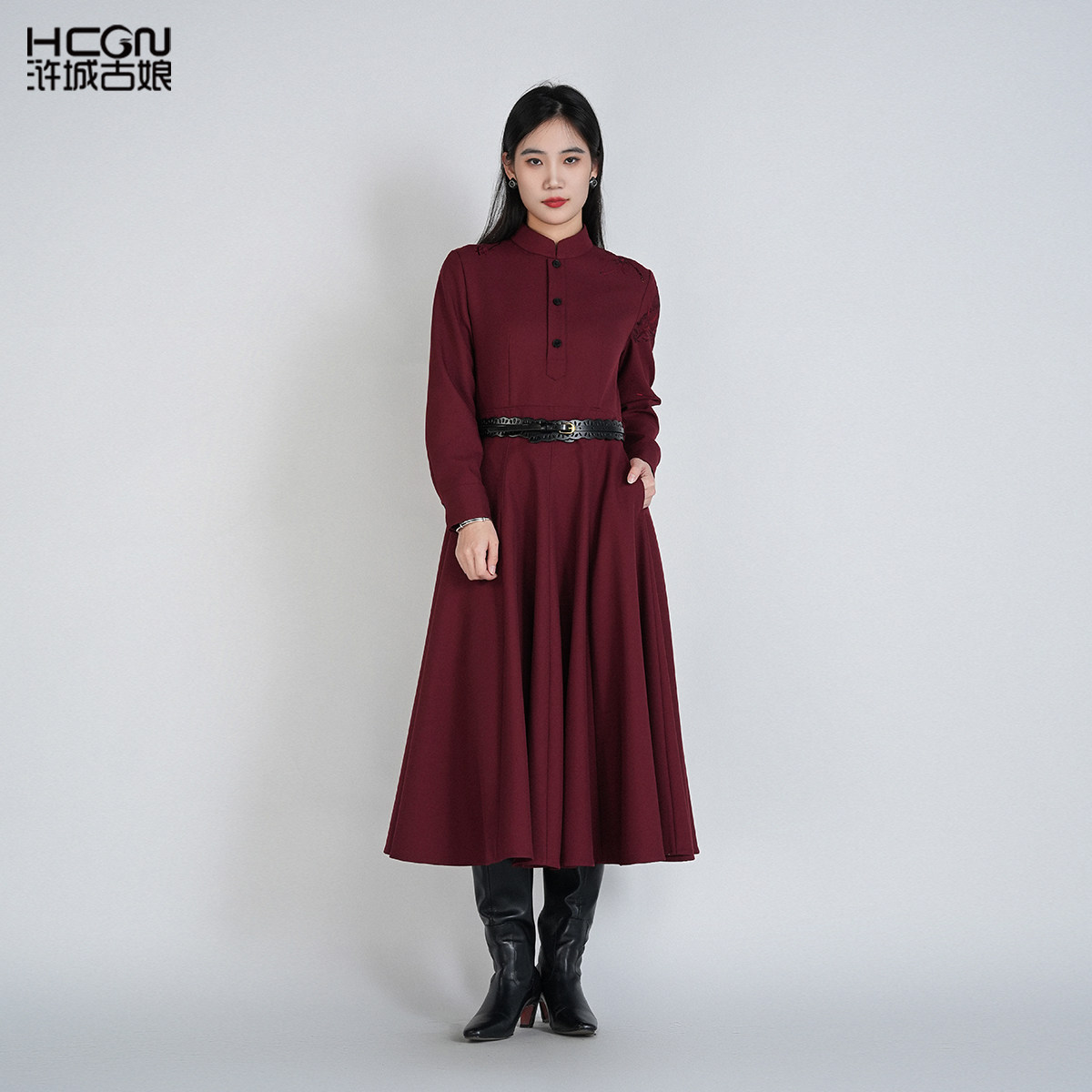 浒城古娘新款刺绣气质收腰长袖立领中长款新中式国风连衣裙女春秋