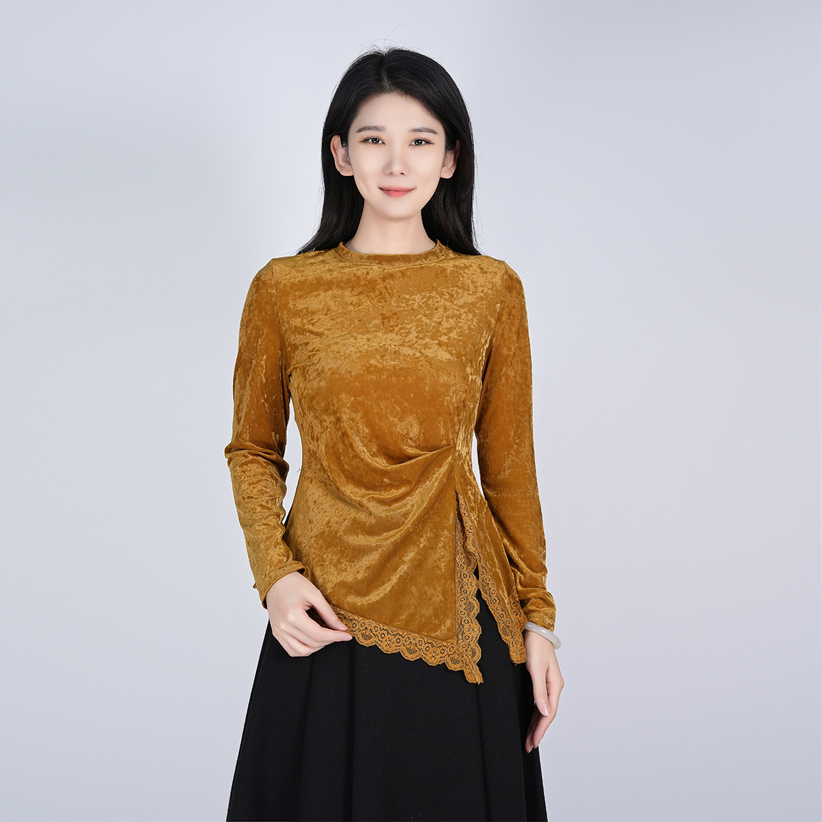 2025秋季中式丝绒长袖圆领舒适优雅气质内搭女士短款通勤百搭上衣