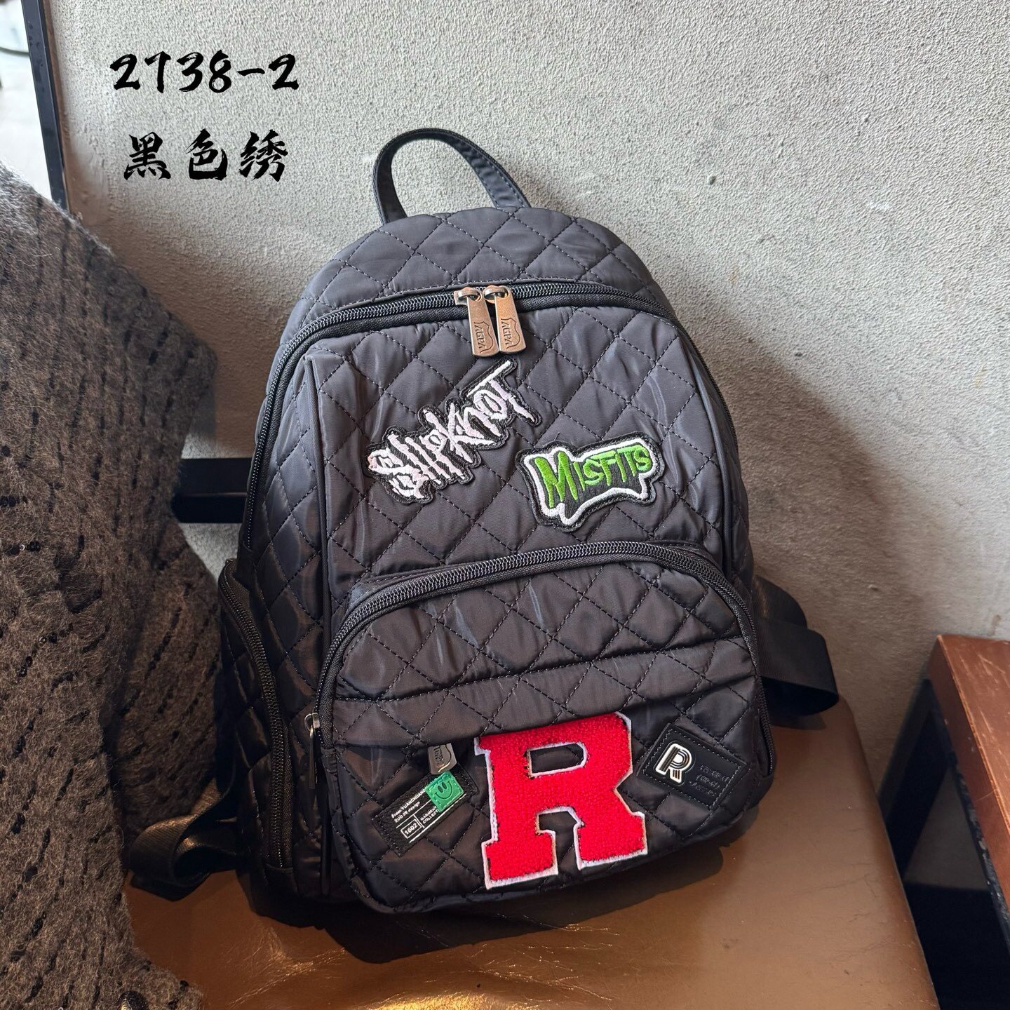金凡洛新款黑粉配色圆扣双肩包包女百搭高级质感上课通勤小背包