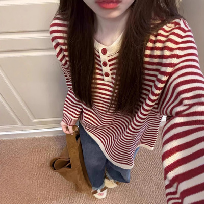 慵懒感红色条纹撞色针织上衣秋季穿搭宽松毛衣女秋冬2025新款