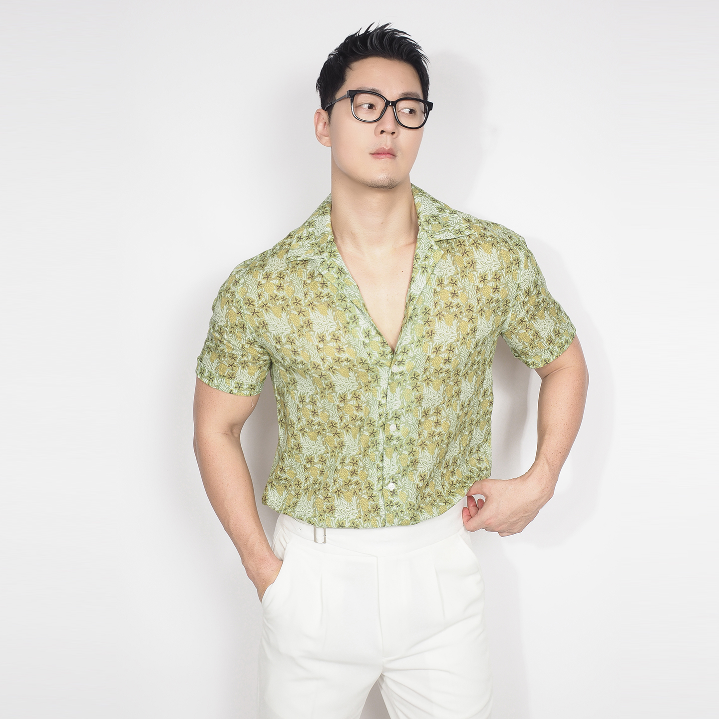 川泽男装休闲时尚绿色短袖花衬衫古巴领百搭棉麻混纺薄款透气衬衣