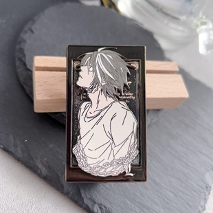 【现货】太一新品死亡笔记L形象流沙款仿珐琅透明漆精品徽章胸针