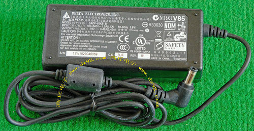 全新备件，没有独立包装，外观约9.5成新，输入AC100V-240V，输出DC19V，3.42A,输出DC插头外直径5.5mm，内通电芯直径约2.5mm,输出线长度达1.75米，重量约226克。