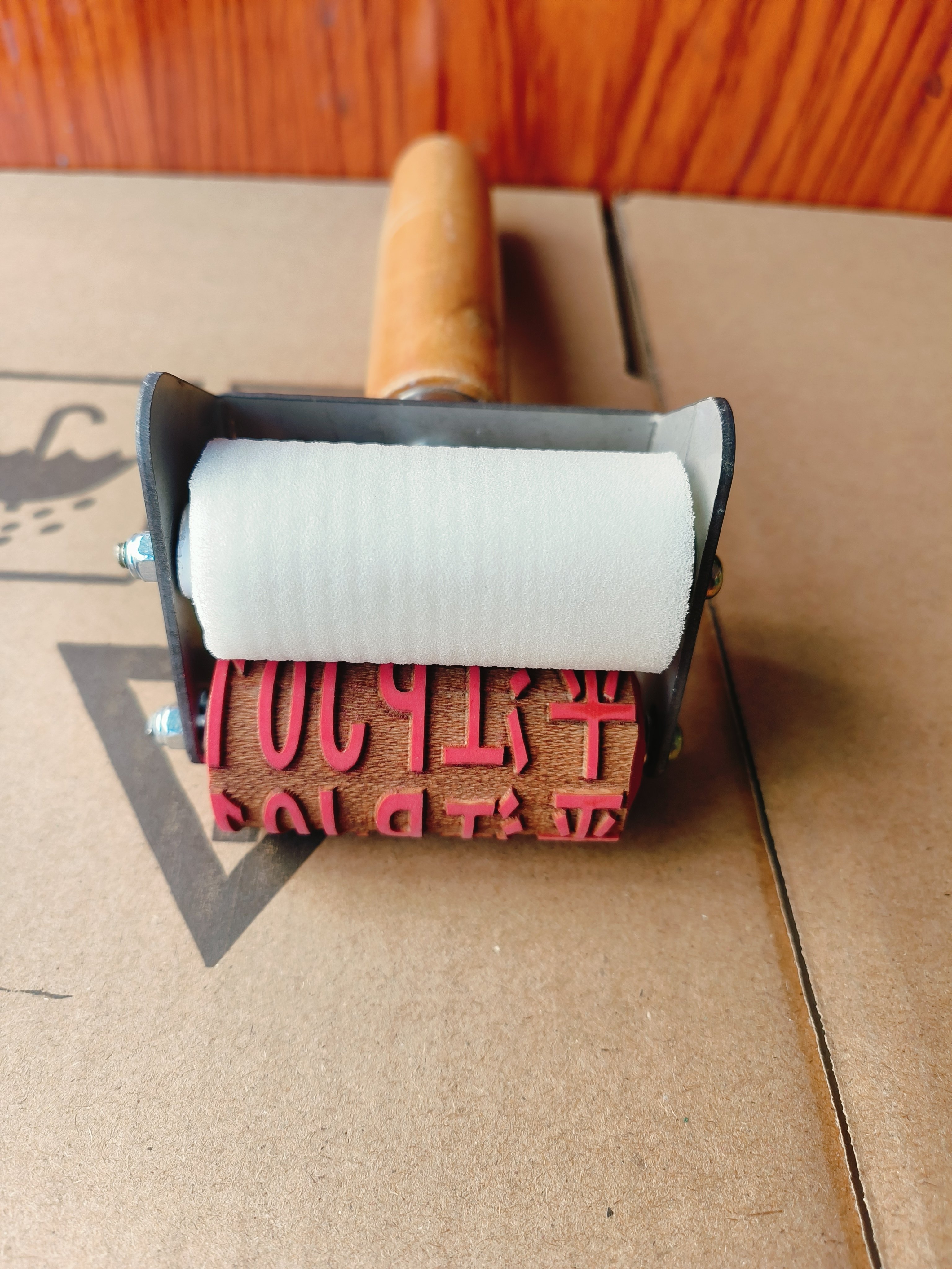 可带蓄油棉防伪串货滚动筒码器牛奶白酒饮料调味品纸箱滚筒轮章