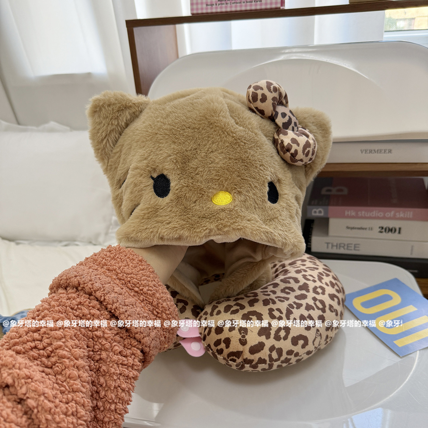 可爱卡通猫咪毛绒连帽U型枕