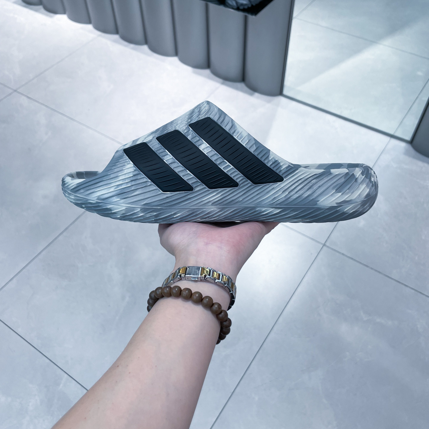 Adidas男女时尚休闲一字