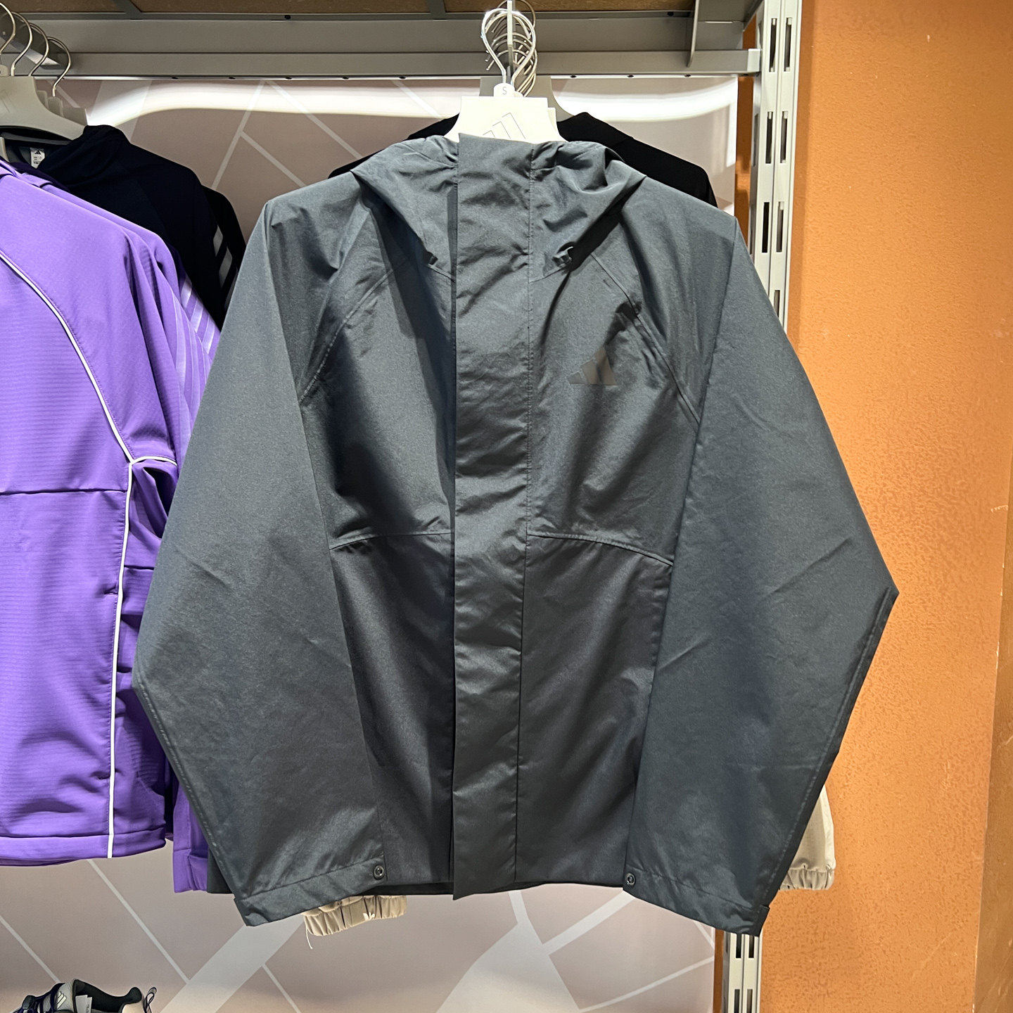 Adidas阿迪达斯男装2026秋梭织拒水连帽防风衣户外休闲外套KS7695