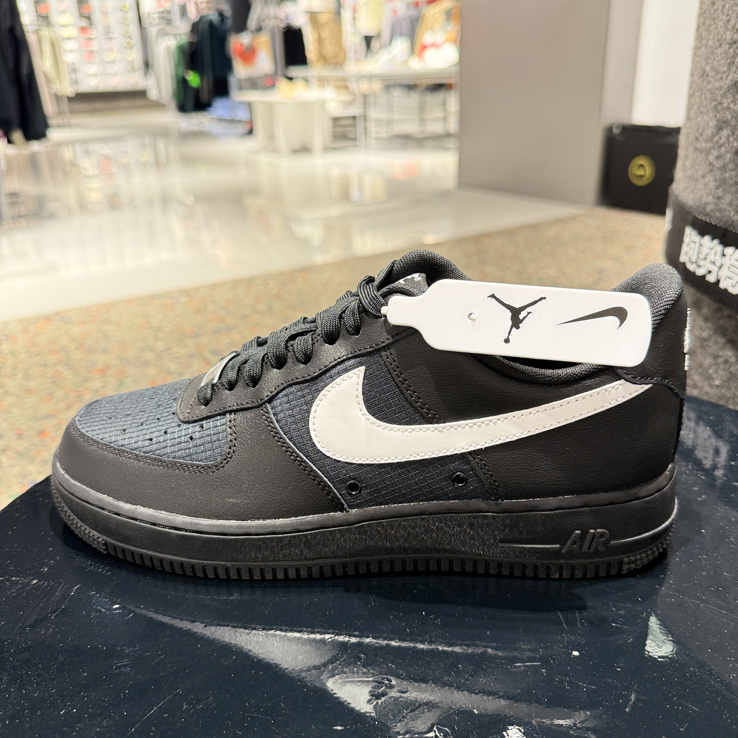 NIKE耐克男鞋AIR FORCE 1板鞋黑色白勾空军一号运动鞋IR0952-001