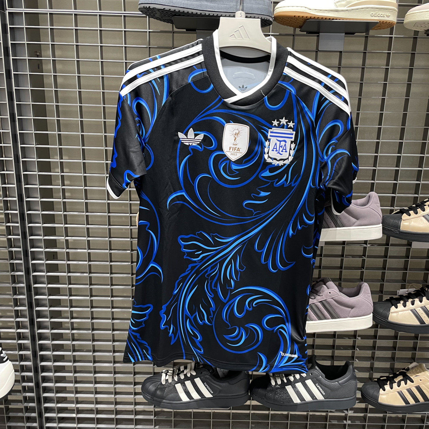 Adidas阿迪达斯阿根廷国家队世界杯客场球迷版足球短袖T恤 JM8395