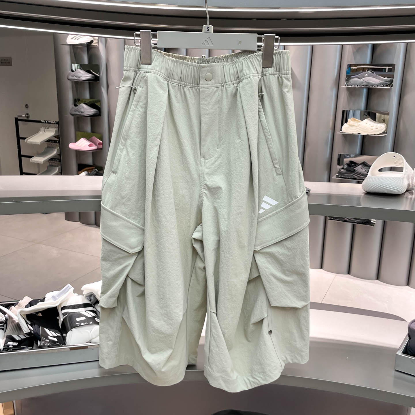 Adidas阿迪达斯男裤2026夏款简约大口袋短裤百搭工装五分裤LC7793