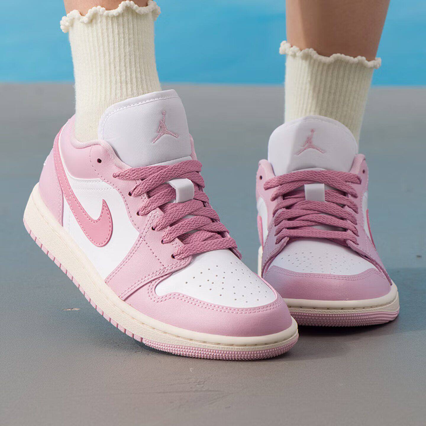NIKE耐克女鞋夏季新款AJ1白粉低帮休闲复古运动篮球鞋 DC0774-607
