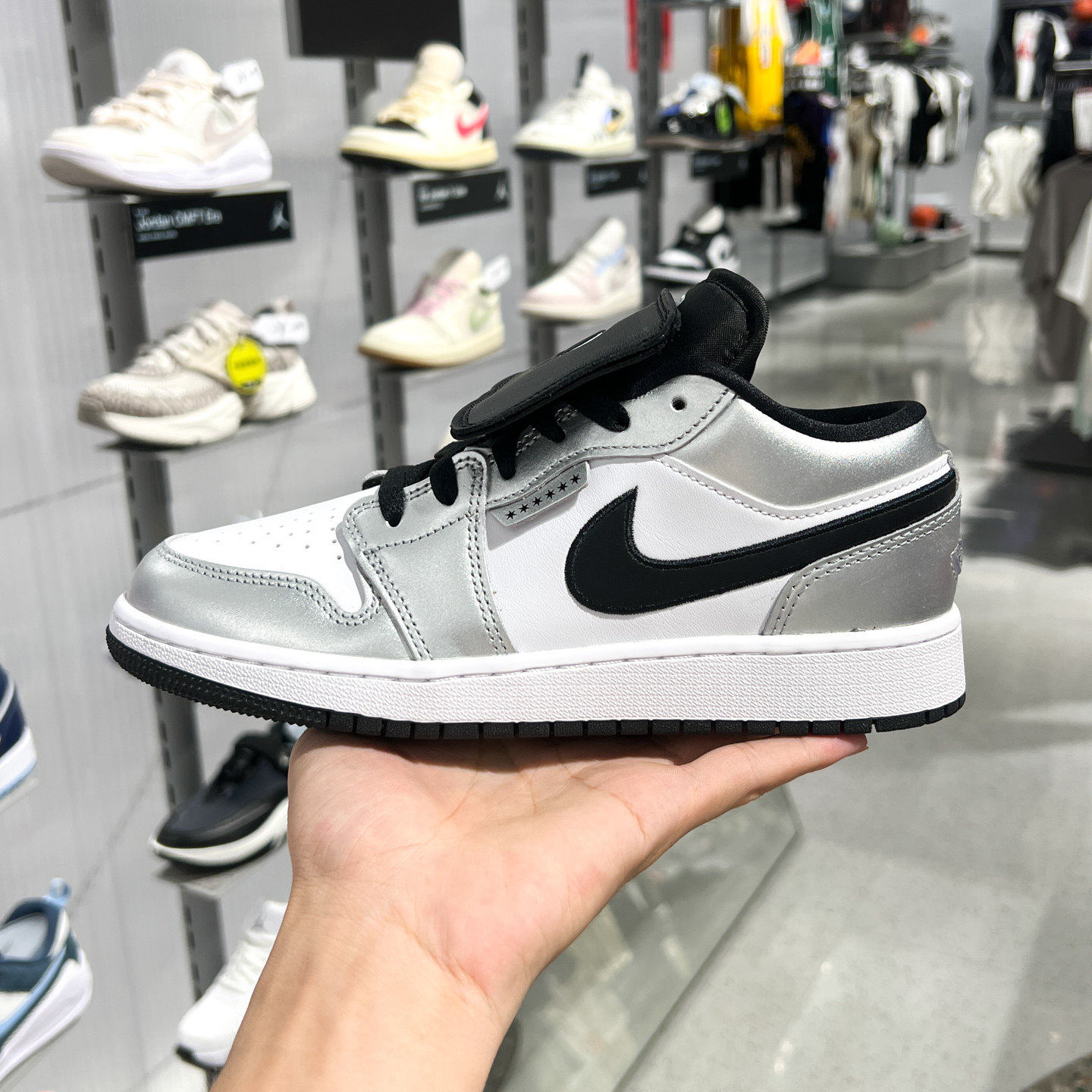 NIKE耐克大童鞋2026夏新款AJ1 黑白银魔术贴复古篮球鞋IR2310-100