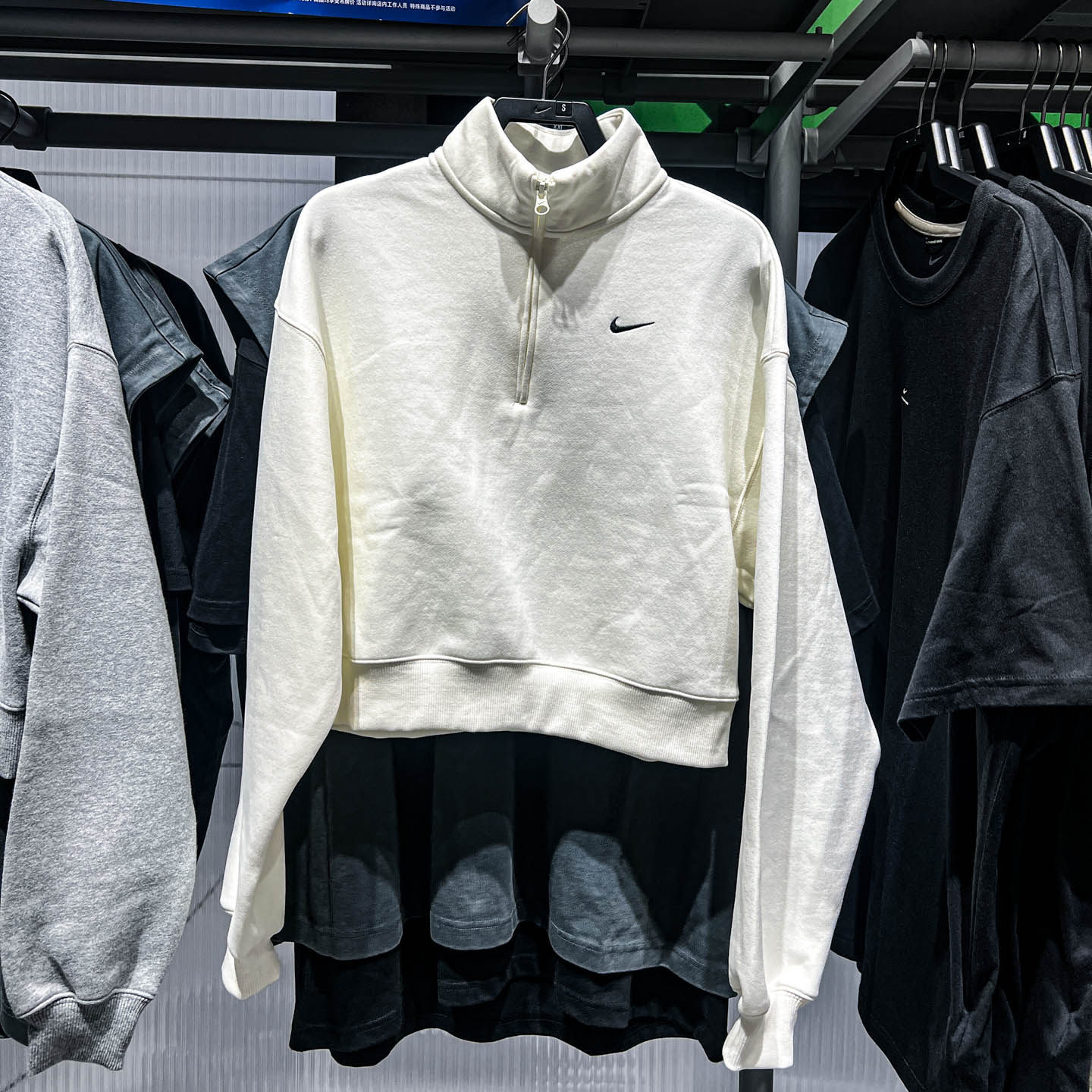 NIKE耐克女装2026年冬季新款简约运动休闲加绒短款上衣IM8543-133