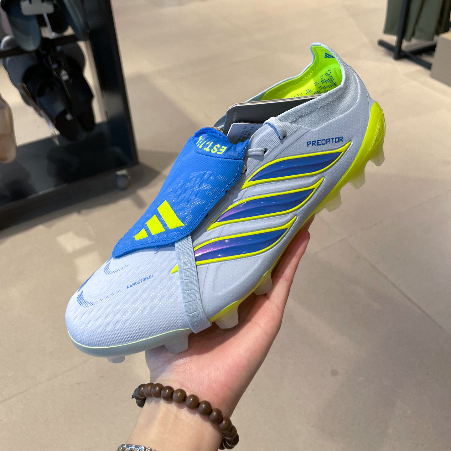 Adidas阿迪达斯男款鞋猎鹰高端2G/3G 短钉AG人草翻舌足球鞋JR7840