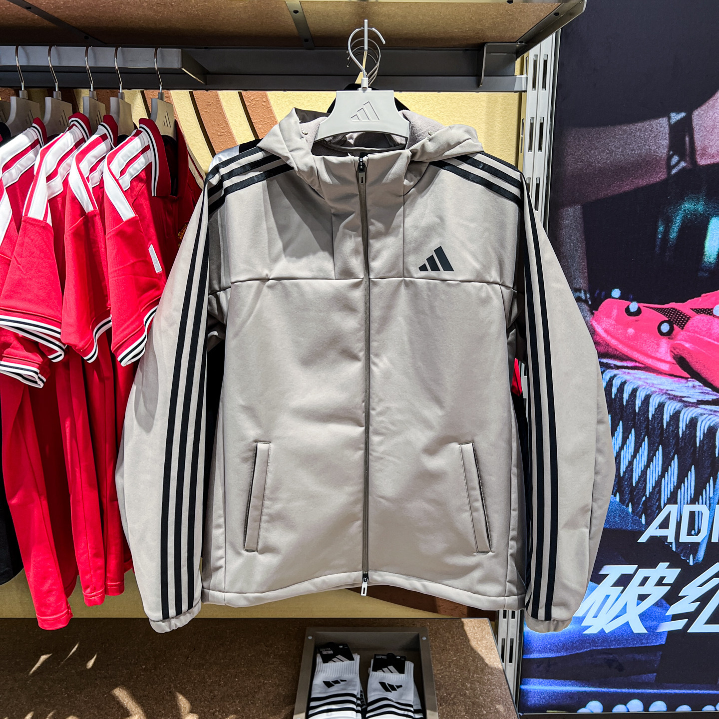 Adidas阿迪达斯外套男2026冬季款三条纹防泼水连帽加绒夹克KX9151
