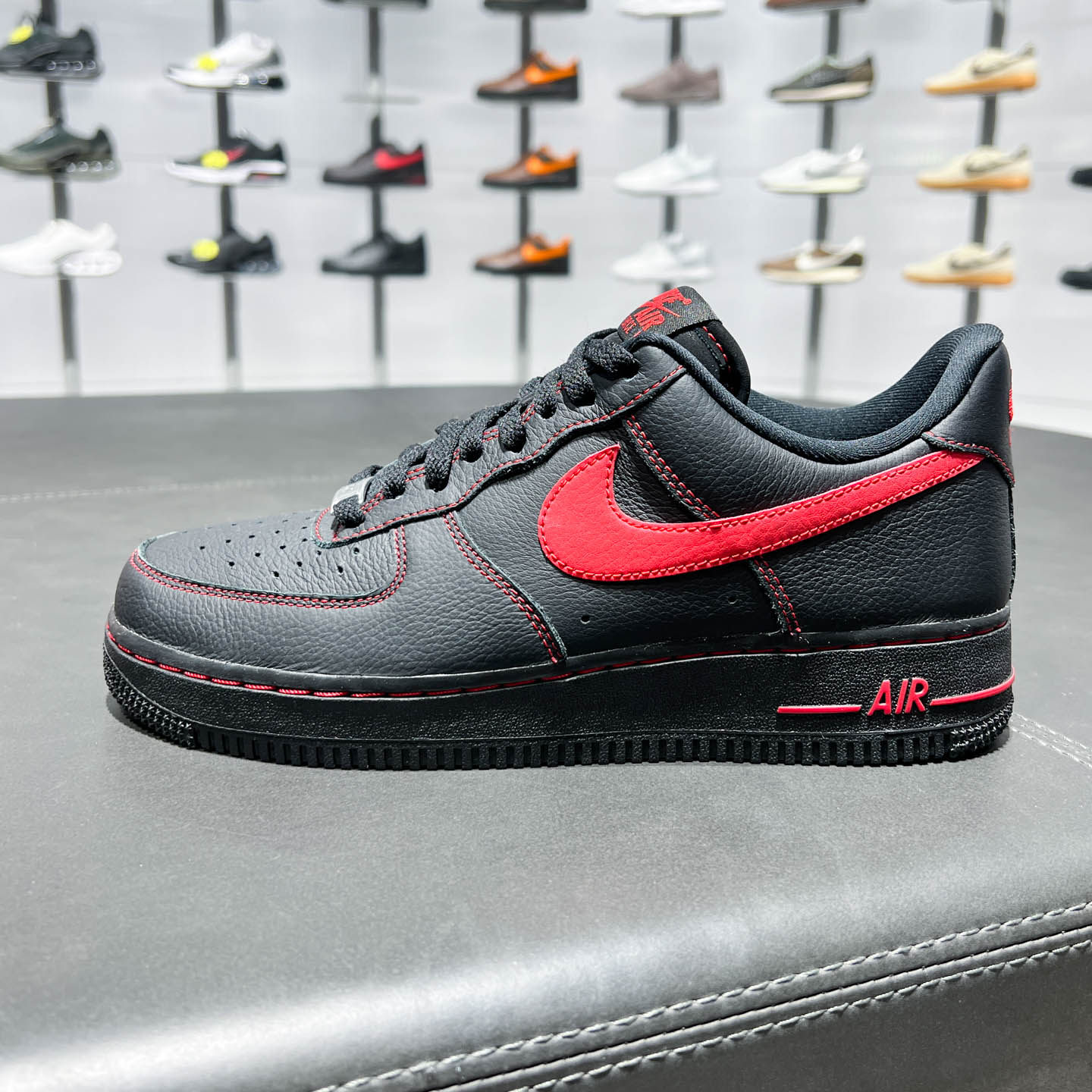 Nike耐克男鞋AF1黑色红勾空军一号运动鞋低帮休闲板鞋HQ2037-005