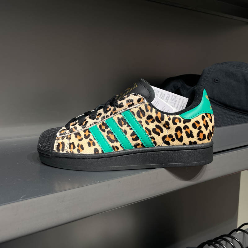 阿迪达斯2025秋季新款女子经典复古豹纹运动休闲板鞋德训鞋JP8165