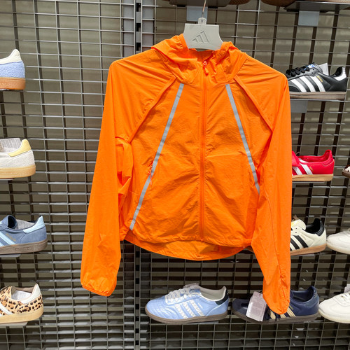 adidas阿迪达斯户外防风凉感运动连帽外套2026夏女梭织夹克KD4375